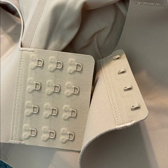 Evelyn Bobbie The Beyond Bra NWOT Sand L - Picture 8 of 8